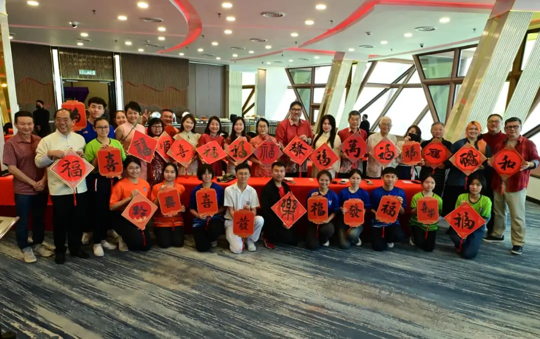 Read more about the article 元宵挥春送福 – 云端挥毫·城市同书 (林上海集团)